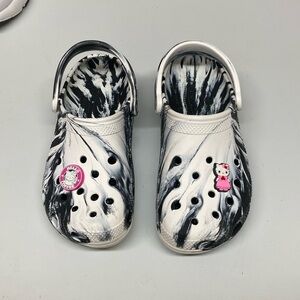 Crocs Classic Marbled Clog With Hello Kitty Jibbitz